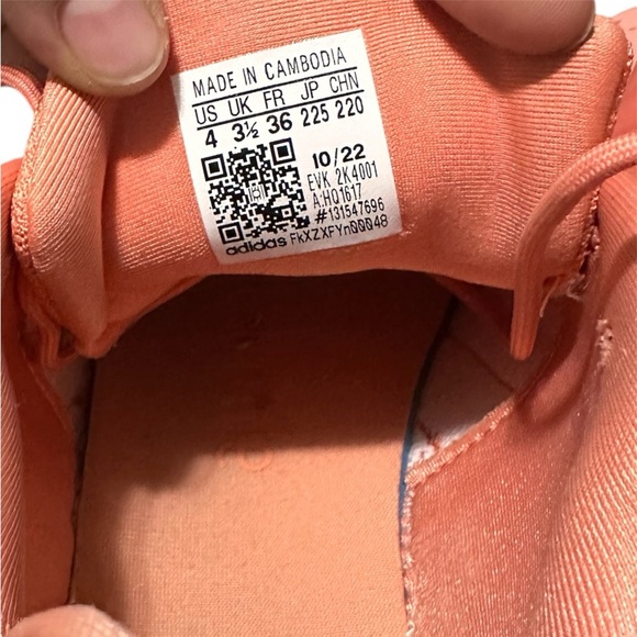 Adidas Ozelia Size 4 color Semi Coral Fusion - Picture 5 of 5